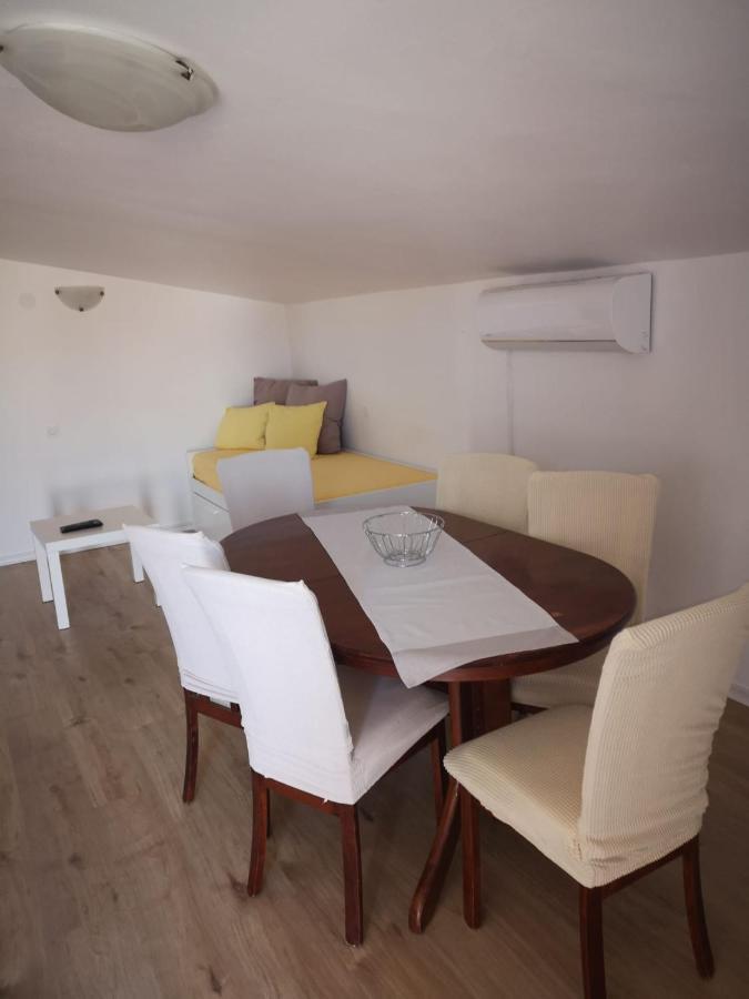 Apartments Tara Ražanac Exterior foto